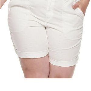 EVRI bermudas shorts white size 28W five pockets zipper new with tag 98%cotton